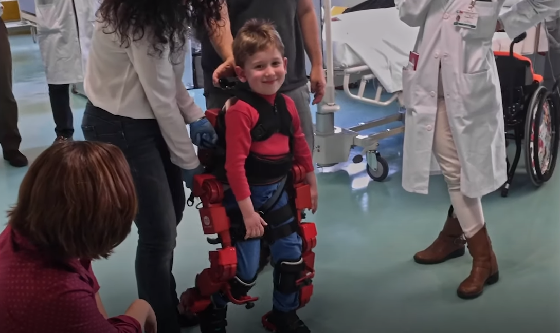 Primer Exoesqueleto pediátrico en Andalucía Primer Exoesqueleto pediátrico en Andalucía