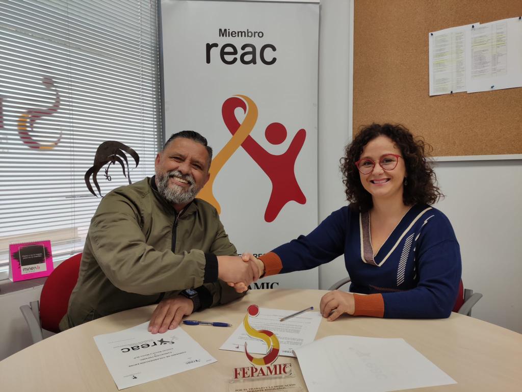 CLÍNICA BÉRMAR FIRMA SU QUINTO CONVENIO   CON REAC