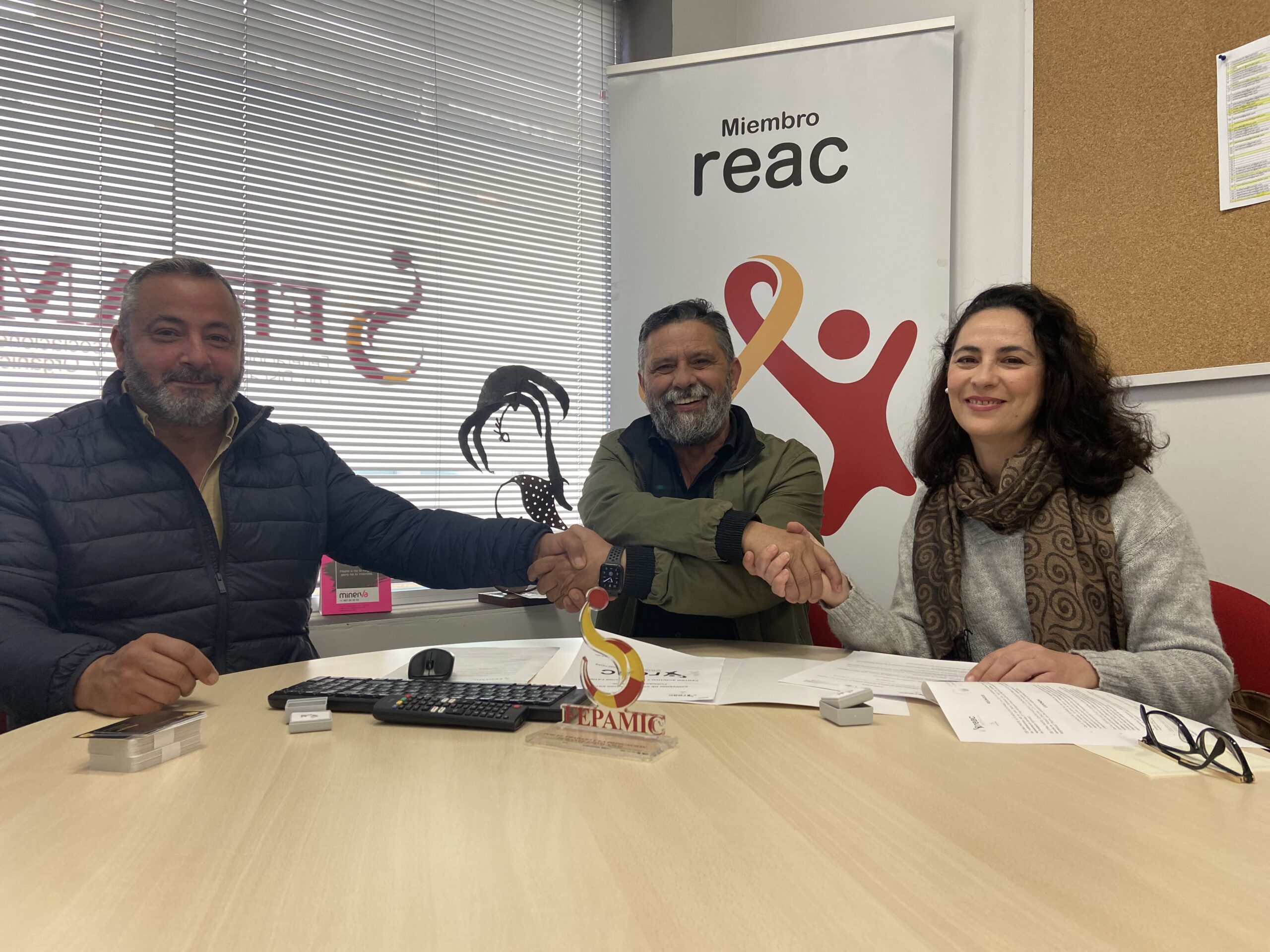 CENTRO AUDITIVO Y COMUNICACIÓN FÁTIMA FIRMA SU PRIMER CONVENIO REAC